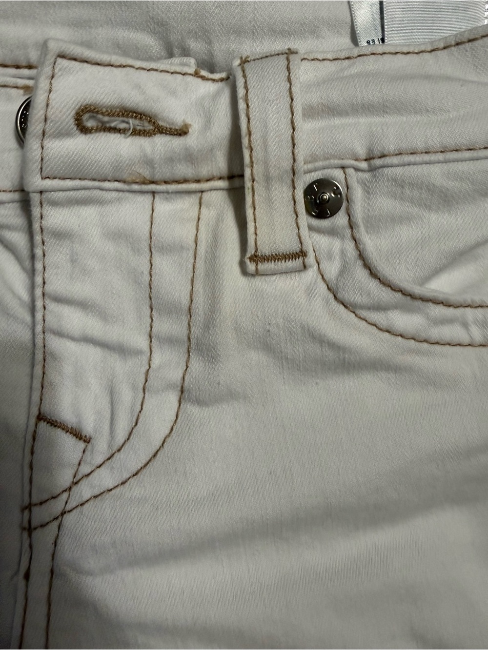 NWT True Religion White Distressed Women’s Capri Jeans Sz 28 w/flaws - Picture 4 of 7